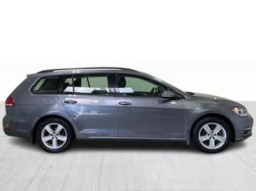 2019 Volkswagen Golf SportWagen - image 2