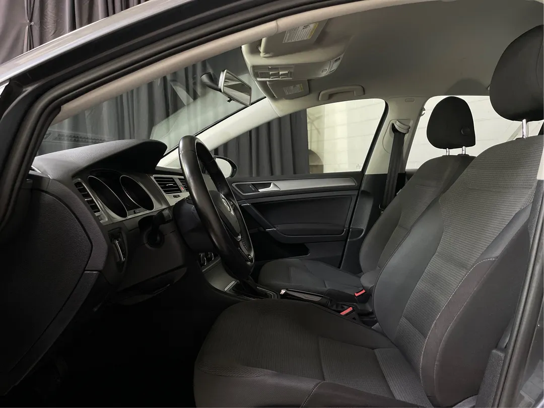 2017 Volkswagen Golf — photo 3