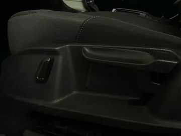 2017 Volkswagen Golf - image 19