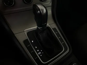2017 Volkswagen Golf - image 26