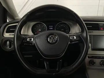 2017 Volkswagen Golf - image 17