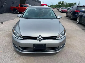2017 Volkswagen Golf - image 2