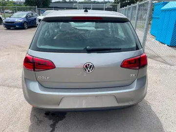2017 Volkswagen Golf - image 7