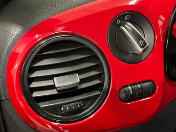 2015 Volkswagen Beetle Convertible - image 21