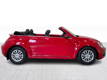 2015 Volkswagen Beetle Convertible - image 2