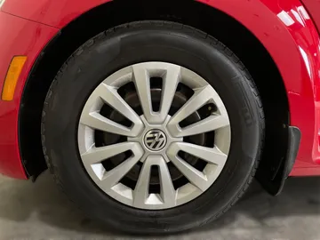 2015 Volkswagen Beetle Convertible - image 6