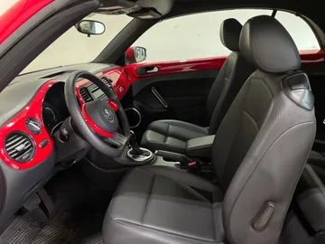 2015 Volkswagen Beetle - image 3