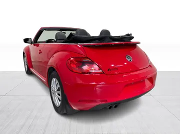 2015 Volkswagen Beetle - image 10