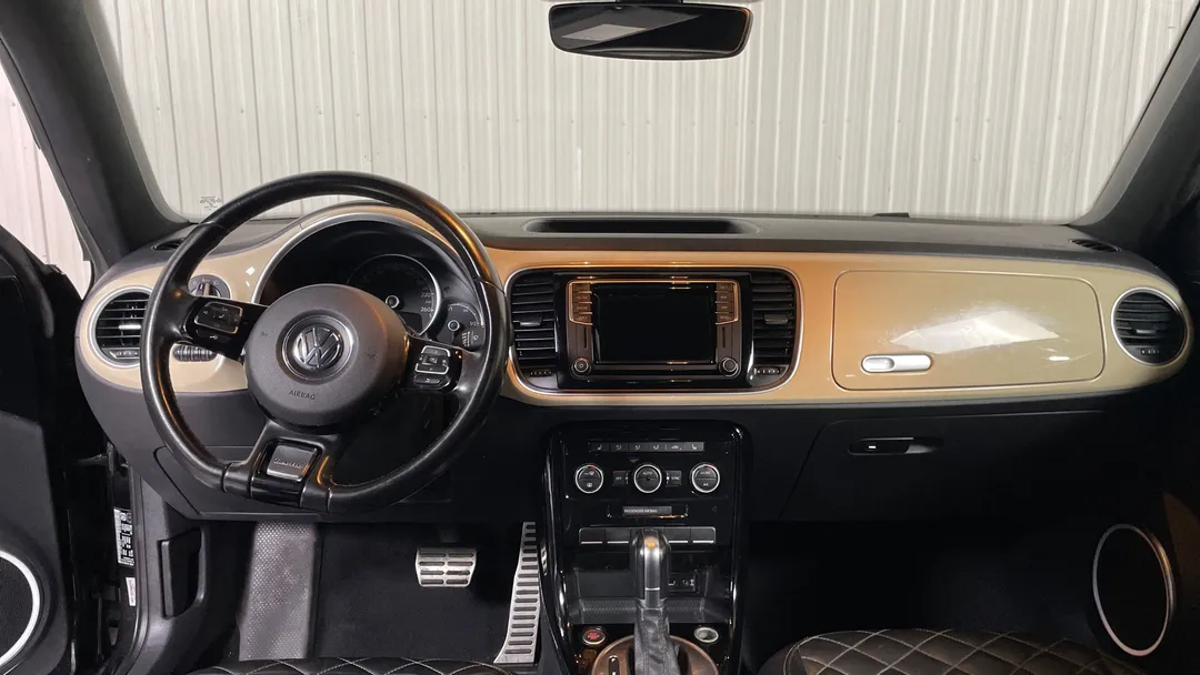 2019 Volkswagen Beetle Convertible — photo 4