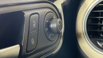 2019 Volkswagen Beetle Convertible - image 24