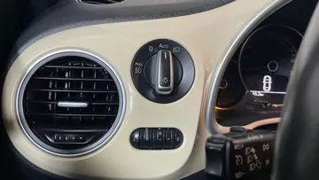 2019 Volkswagen Beetle Convertible - image 17