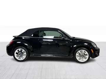 2019 Volkswagen Beetle Convertible - image 2