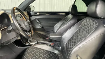2019 Volkswagen Beetle Convertible - image 3
