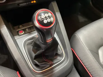 2014 Volkswagen Jetta - image 25