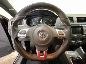 2014 Volkswagen Jetta - image 23