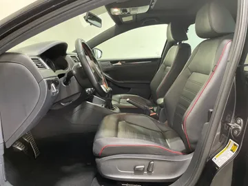 2014 Volkswagen Jetta - image 3