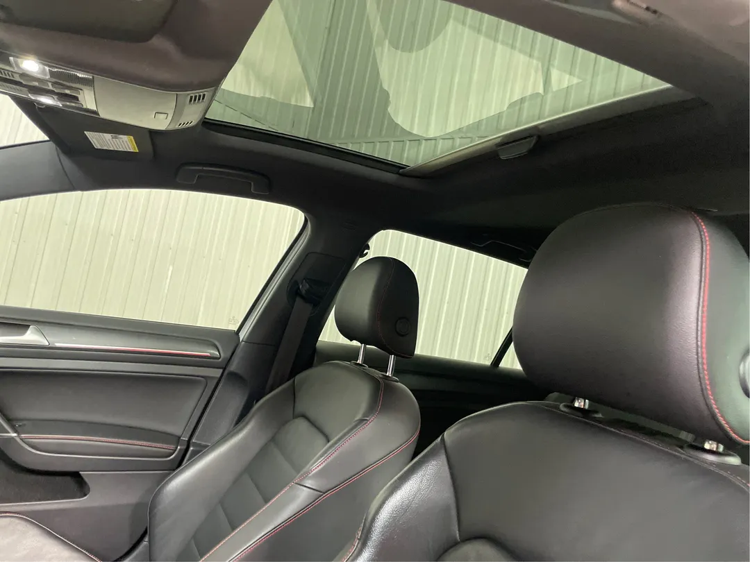 2019 Volkswagen Golf GTI — photo 5