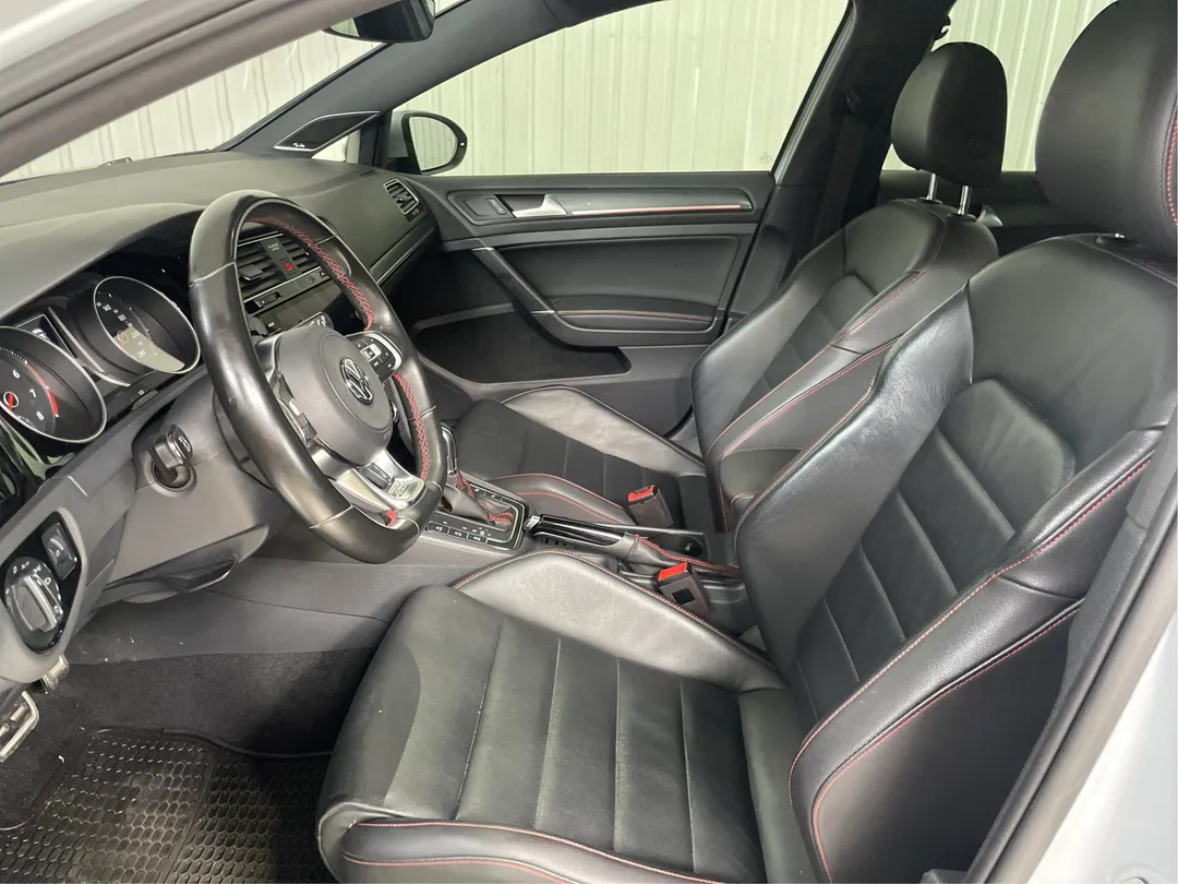 2019 Volkswagen Golf GTI — photo 3