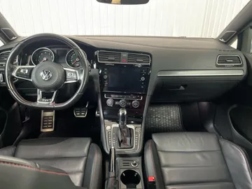 2019 Volkswagen Golf GTI - image 4