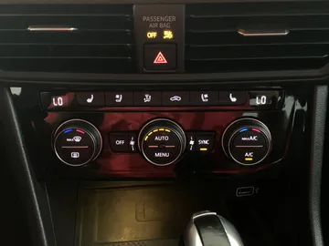 2020 Volkswagen Jetta - image 24