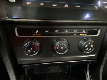 2018 Volkswagen Golf - image 21