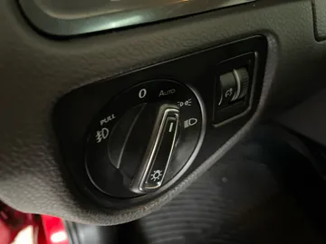 2018 Volkswagen Golf - image 19