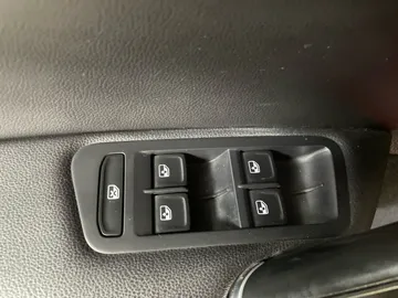 2018 Volkswagen Golf - image 23