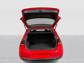 2018 Volkswagen Golf - image 13