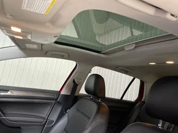 2018 Volkswagen Golf - image 6