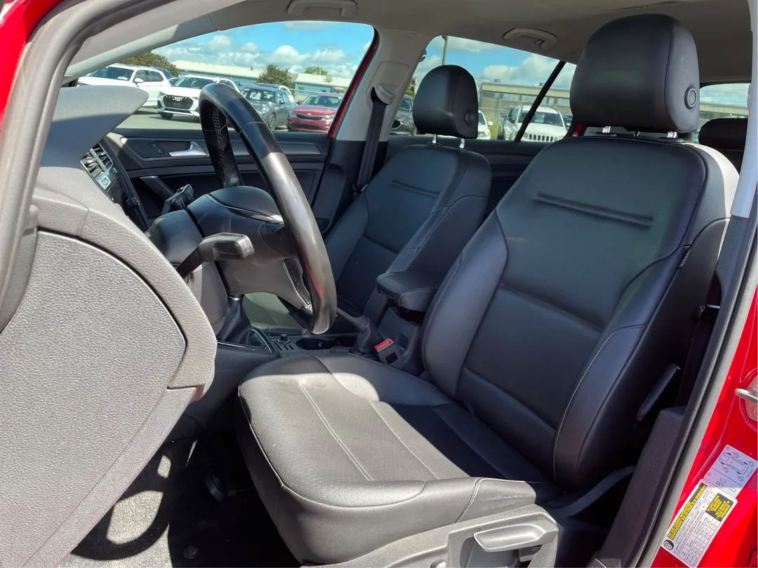 2018 Volkswagen Golf — photo 3
