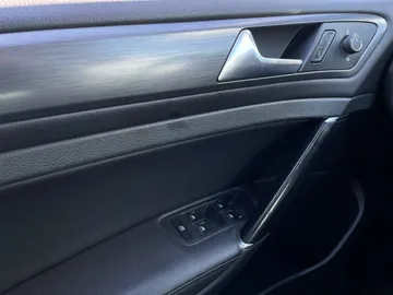 2018 Volkswagen Golf - image 21