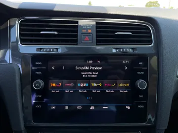 2018 Volkswagen Golf - image 26