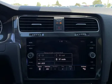 2018 Volkswagen Golf - image 23