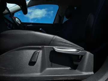 2018 Volkswagen Golf - image 22