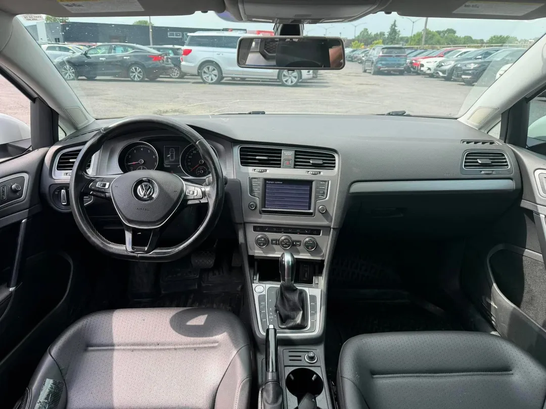 2017 Volkswagen Golf SportWagen — photo 8