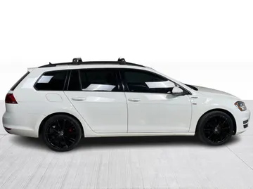 2017 Volkswagen Golf SportWagen - image 9