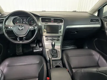 2017 Volkswagen Golf SportWagen - image 14