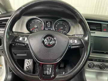 2017 Volkswagen Golf SportWagen - image 17