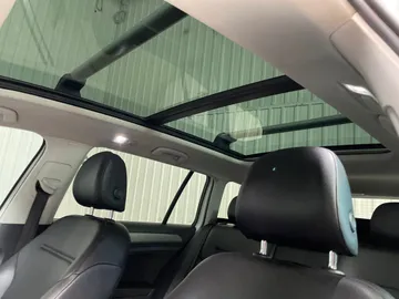 2017 Volkswagen Golf SportWagen - image 12