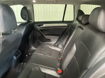2017 Volkswagen Golf SportWagen - image 11