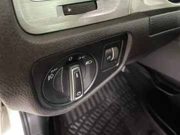 2017 Volkswagen Golf SportWagen - image 18