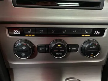 2017 Volkswagen Golf SportWagen - image 21