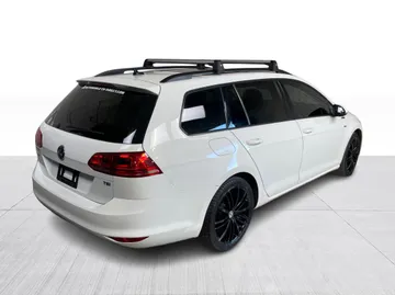 2017 Volkswagen Golf SportWagen - image 8