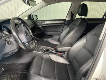 2017 Volkswagen Golf SportWagen - image 10