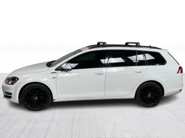 2017 Volkswagen Golf SportWagen - image 4