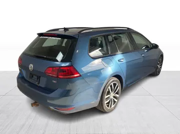 2016 Volkswagen Golf Sportwagon - image 14