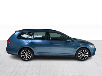 2016 Volkswagen Golf Sportwagon - image 2