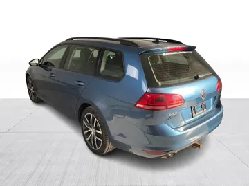 2016 Volkswagen Golf Sportwagon - image 11