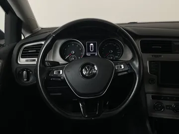 2016 Volkswagen Golf Sportwagon - image 17