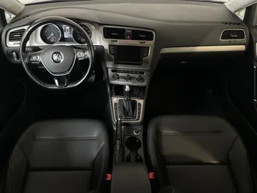 2016 Volkswagen Golf Sportwagon - image 4